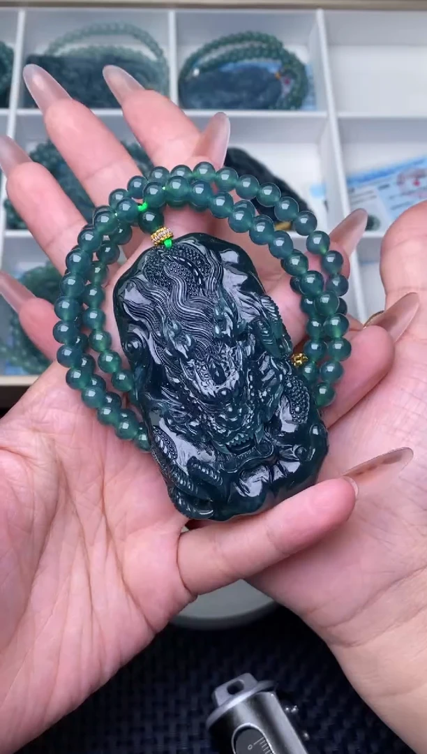翡翠未镶嵌颈饰