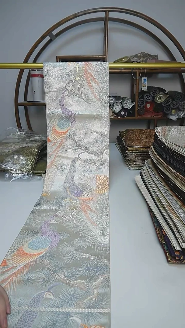 织绣86西阵织六通孔雀