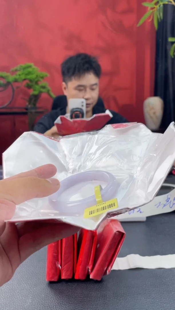 翡翠手镯未镶嵌8