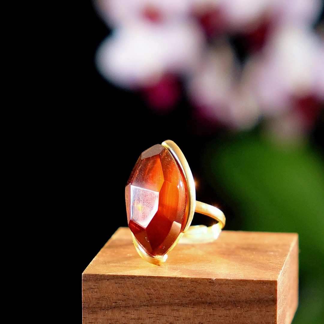 柳叶戒指缅甸天然琥珀蜜蜡时尚个性轻奢气质钻切银镶开口戒