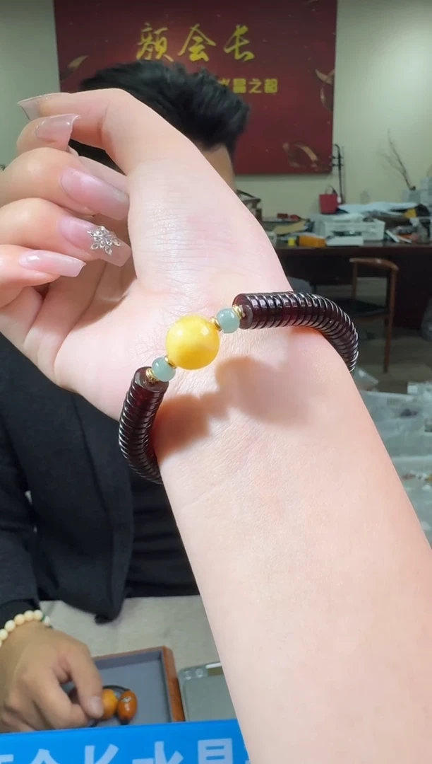 【闪购商品】血珀手链未镶嵌多样性发一件 066