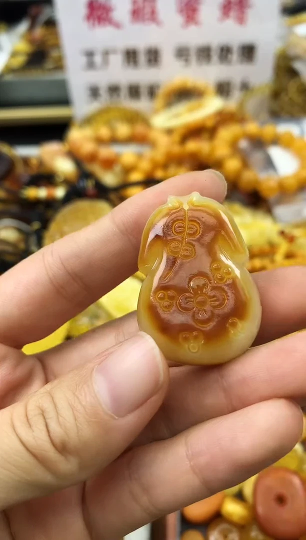 未镶嵌琥珀珠宝奇石210