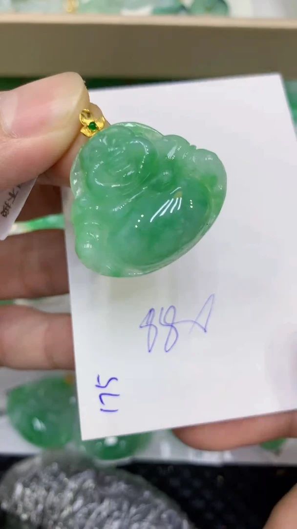 颈饰18K金镶嵌翡翠小*缅甸A货翡翠