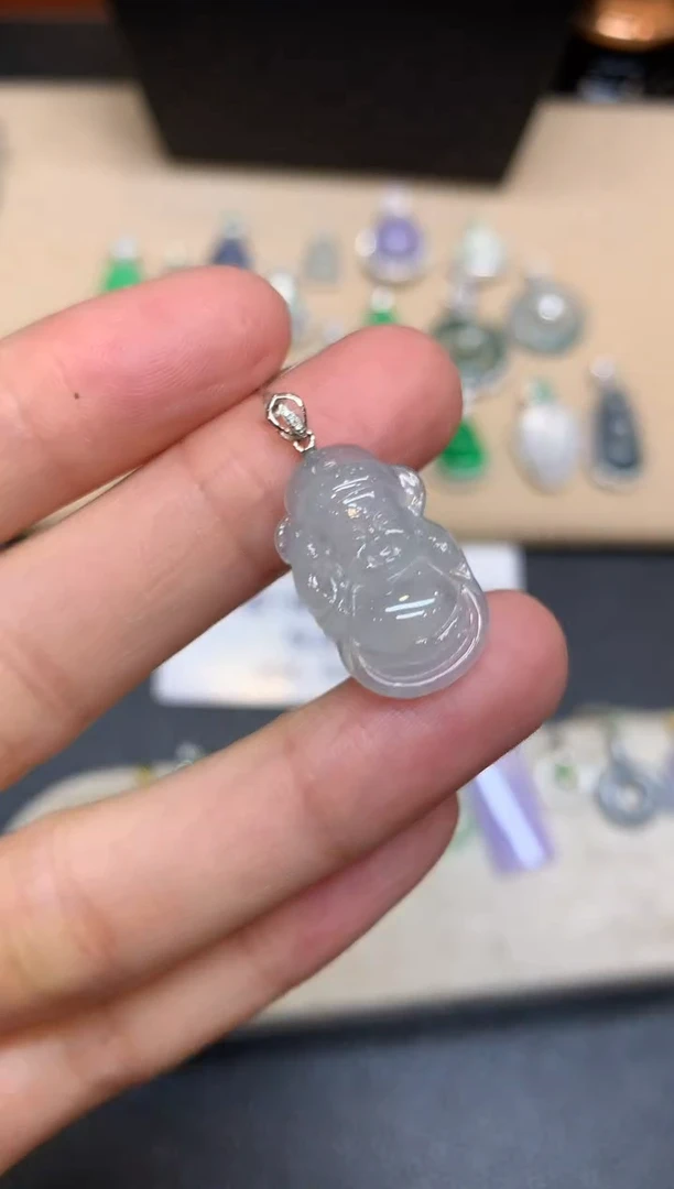 颈饰18K金镶嵌翡翠财神【无服务费【48小时鉴赏期】