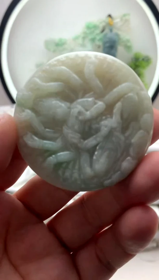 翡翠未镶嵌颈饰千手观音【有纹慎拍】