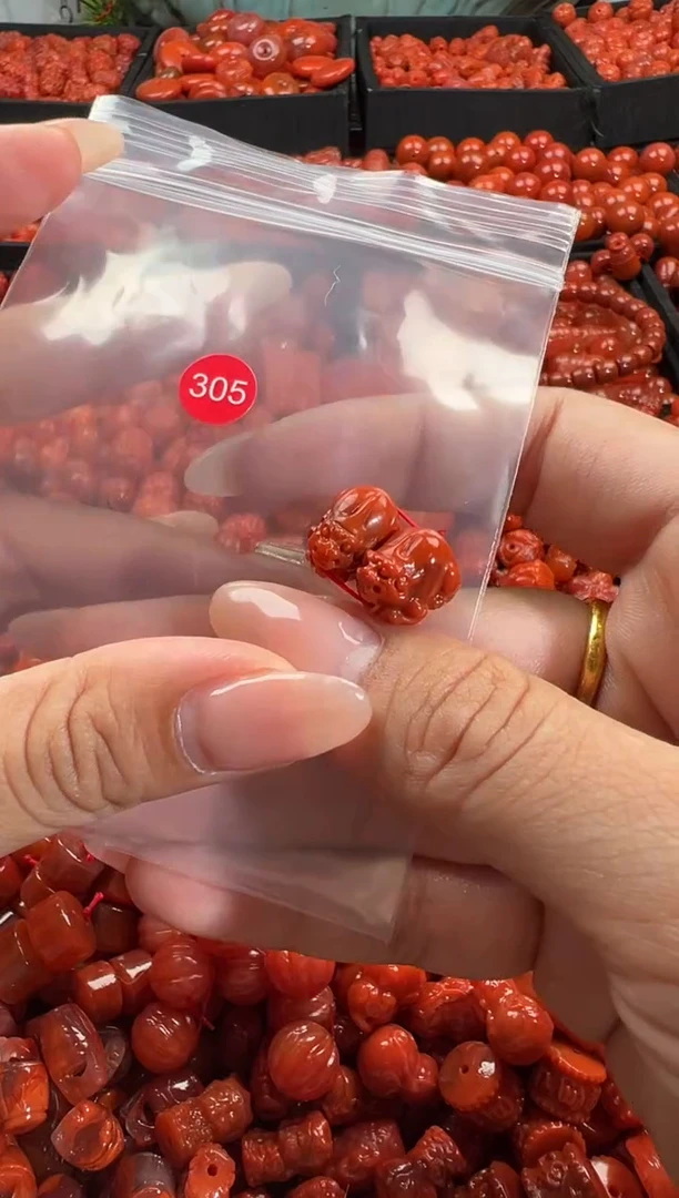 颈饰未镶嵌南红玛瑙1