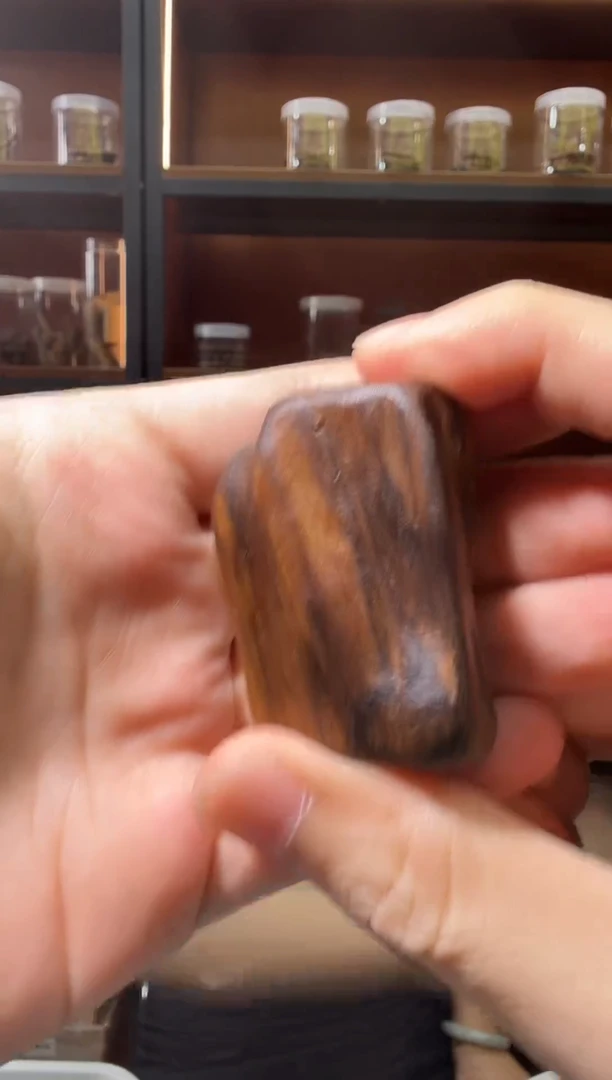 沉香吊坠4号文莱多样性发一