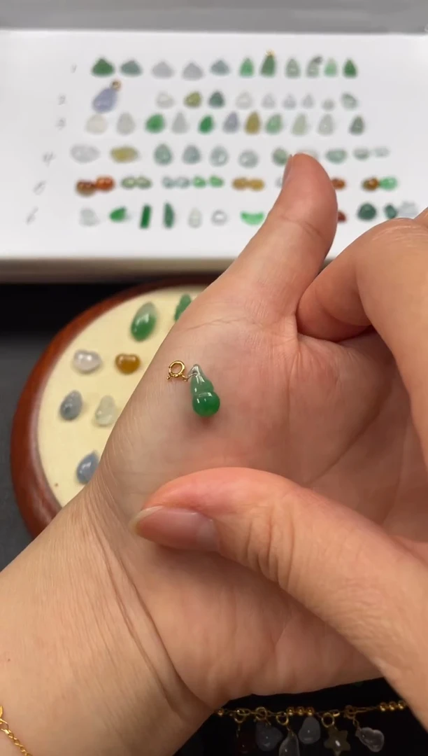 吊坠(不含链)18K金镶嵌翡翠一个JK151