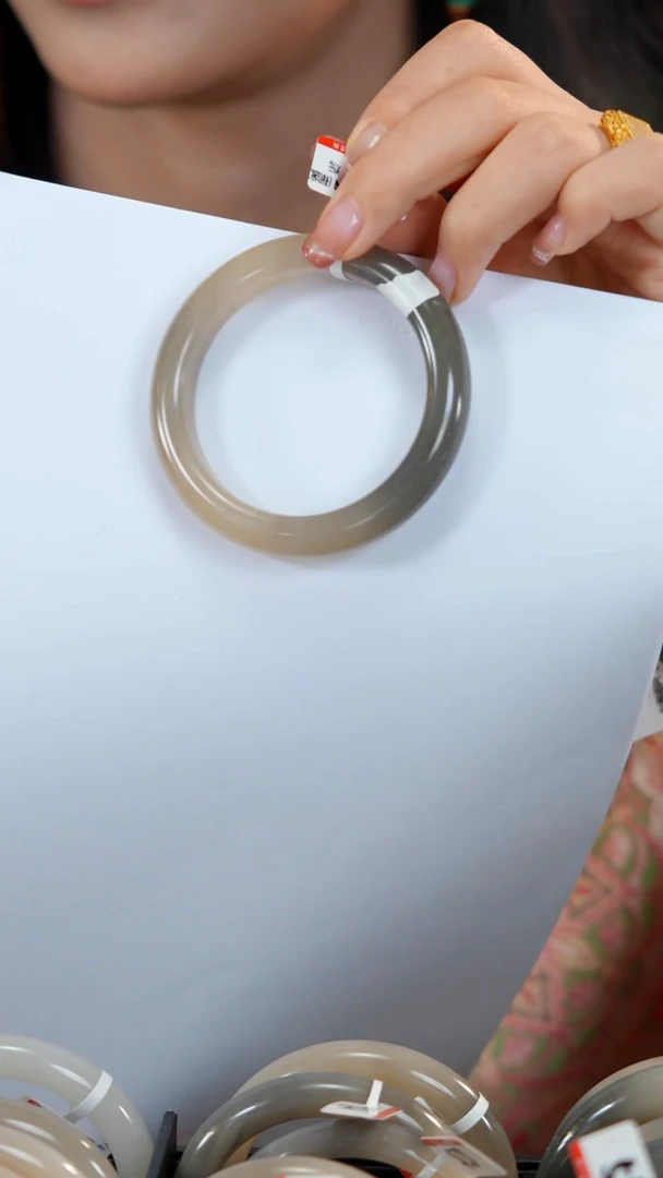 【闪购商品】和田玉手镯未镶嵌半藕半紫手镯