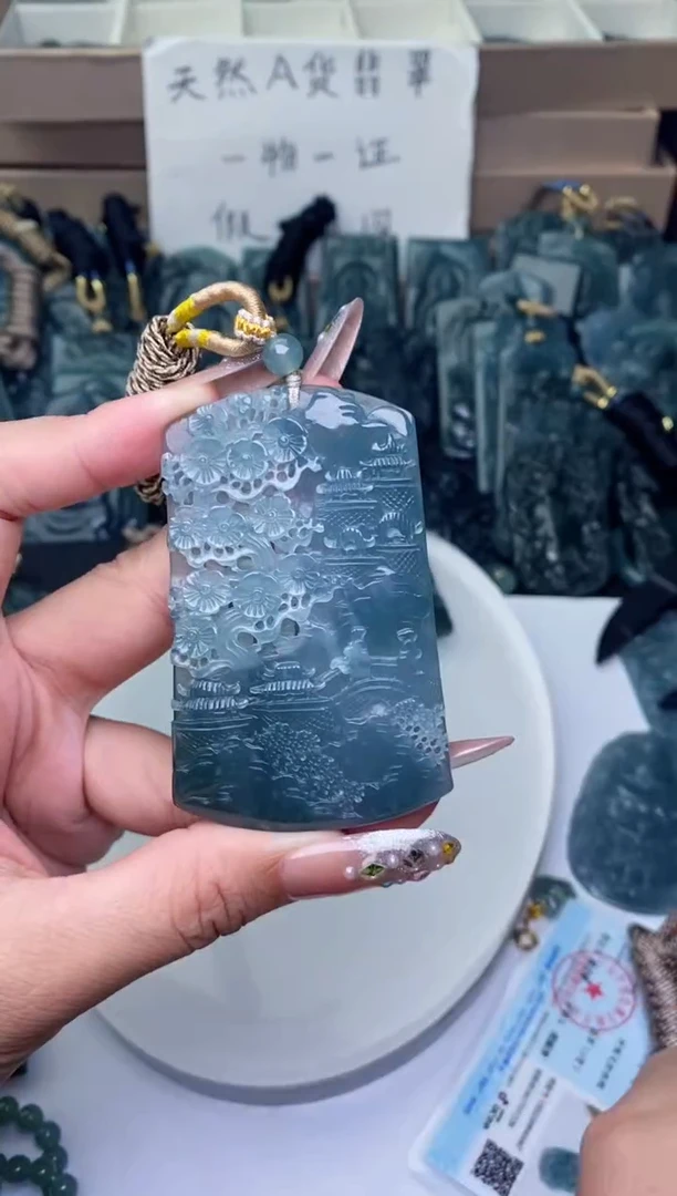 颈饰未镶嵌翡翠
