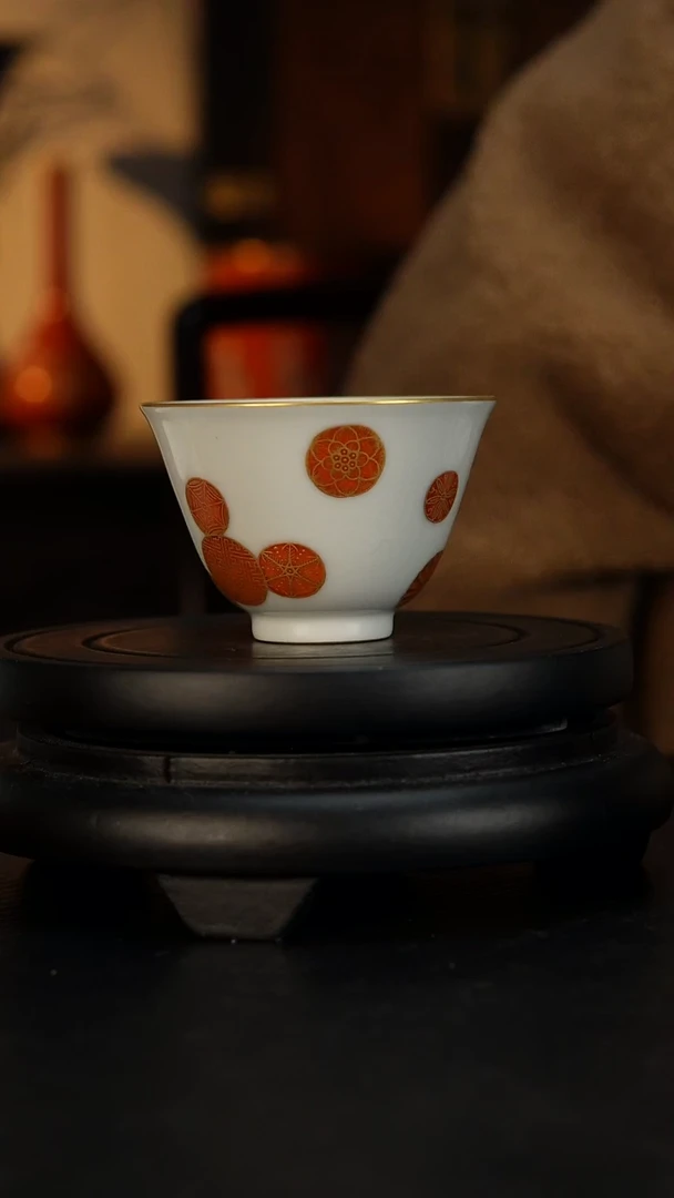 ?****碧白地描金皮球花单杯