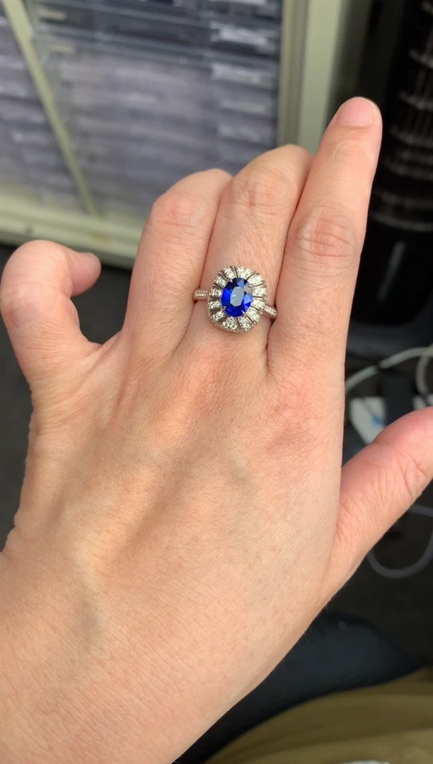 【闪购商品】蓝宝石戒指18K金镶嵌1.7ct皇家蓝戒指