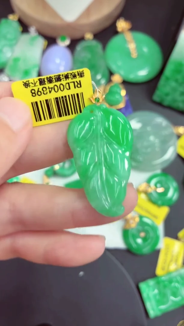 吊坠(不含链)18K金镶嵌翡翠挂件