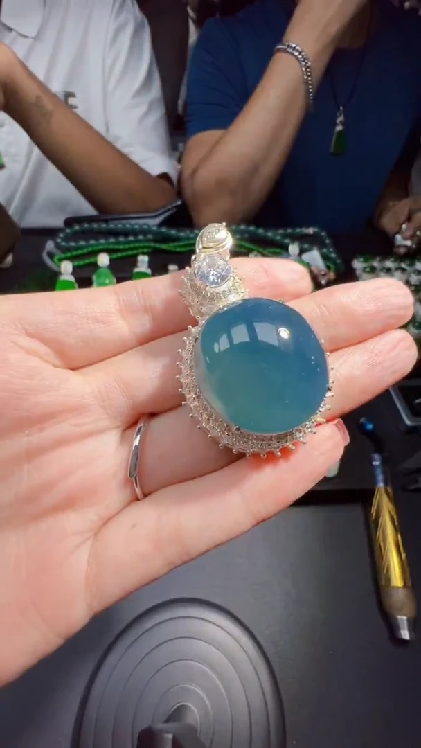 未镶嵌定制翡翠翡翠A货有轻微色差属于正常现象，蛋面多样性发货1