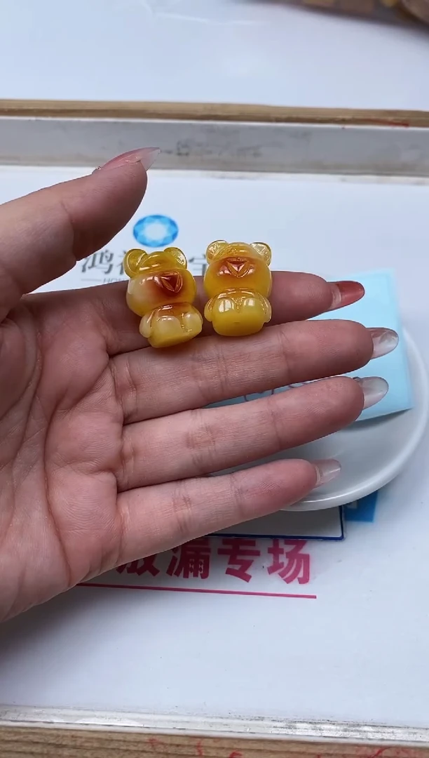 未镶嵌蜜蜡裸石A1544 白花蜡 中熊2个9.9元