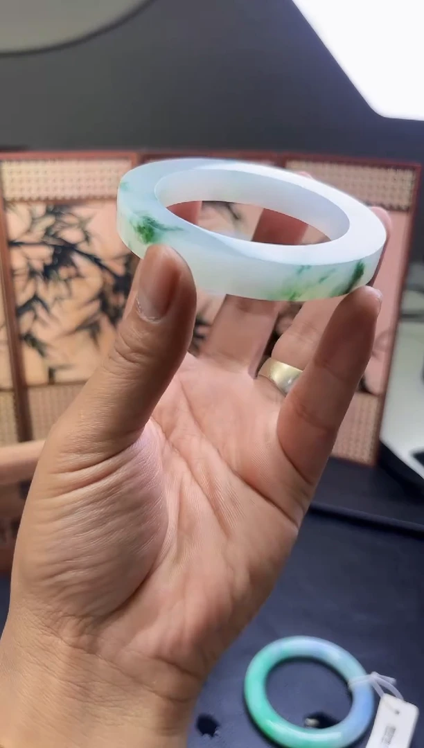 未镶嵌手镯定制翡翠果*皮手镯定制