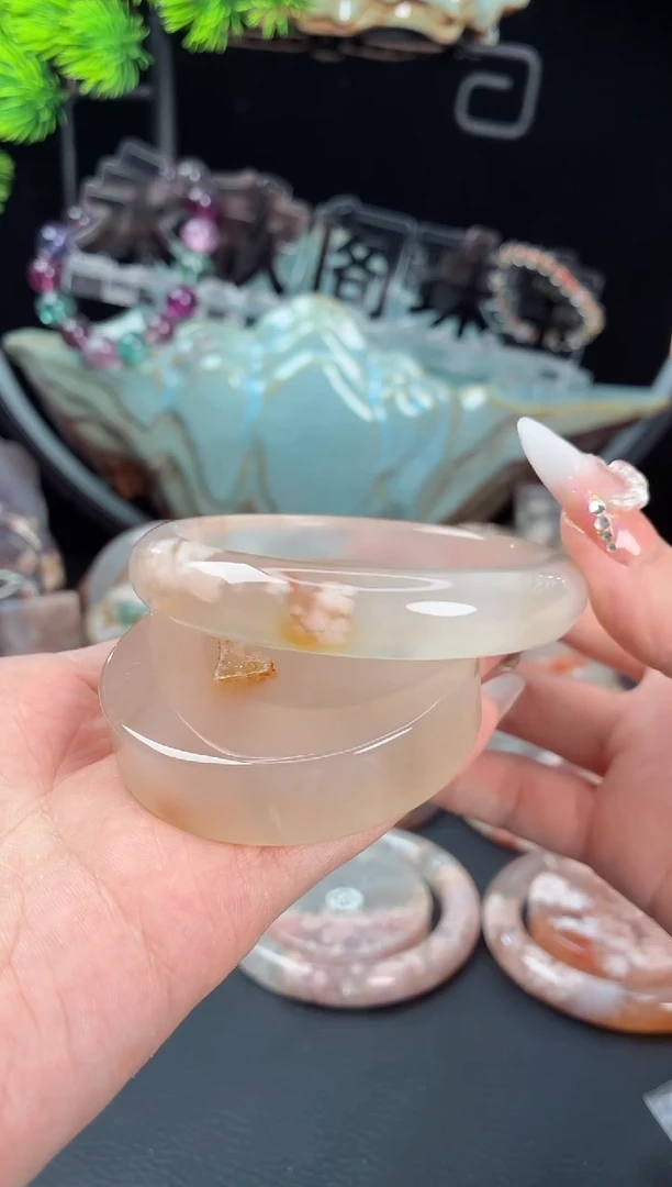 石英质玉手镯（圆镯）未镶嵌60