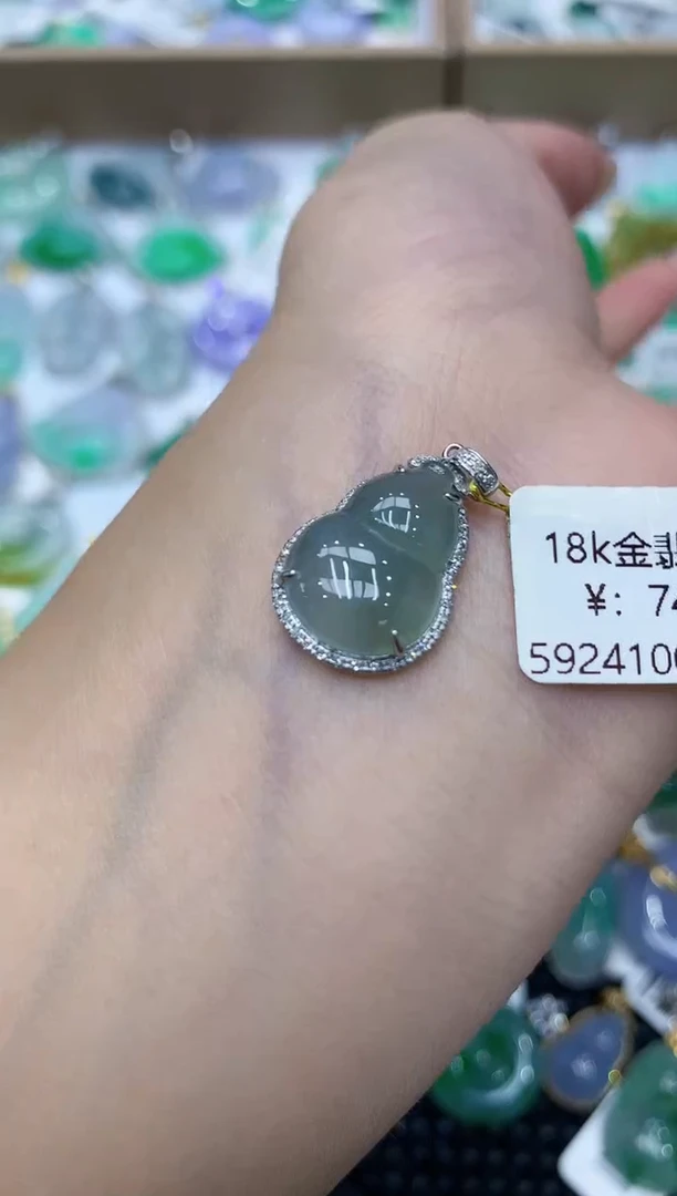 翡翠18K金镶嵌颈饰111111111
