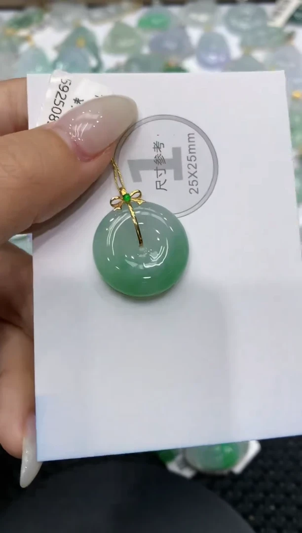 颈饰18K金镶嵌翡翠111111111111