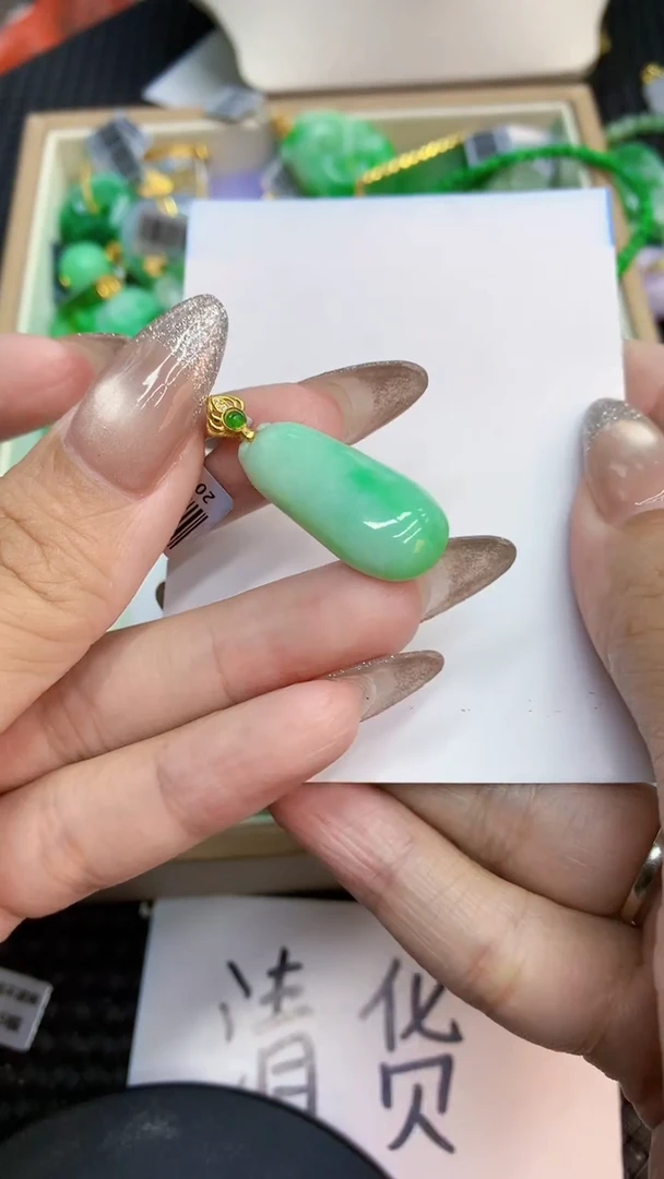 颈饰未镶嵌翡翠1
