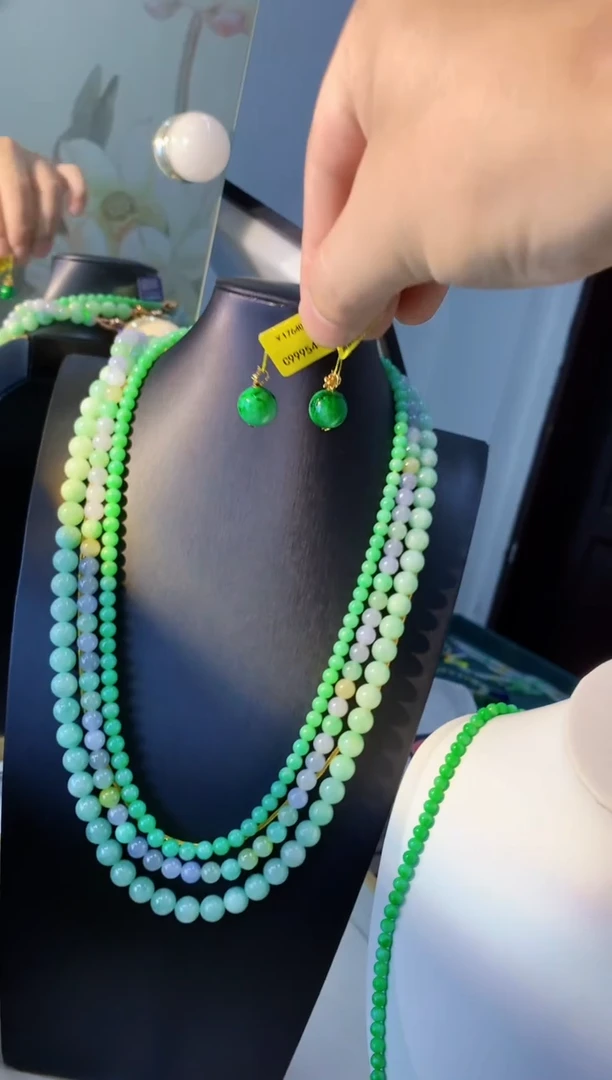 翡翠18K金镶嵌吊坠(不含链)多样性发货其中一件