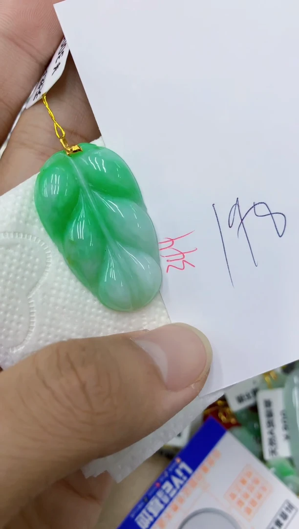 颈饰18K金镶嵌翡翠111111111111