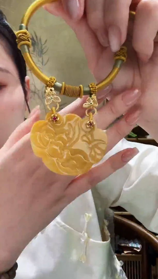 颈饰未镶嵌翡翠吊坠