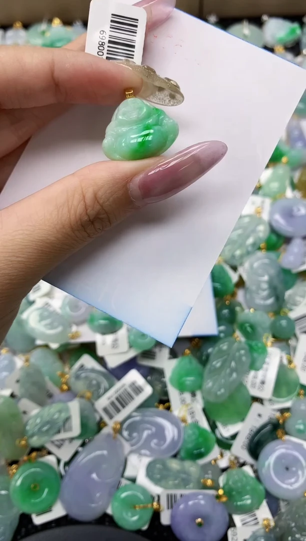 翡翠18K金镶嵌颈饰1111111111