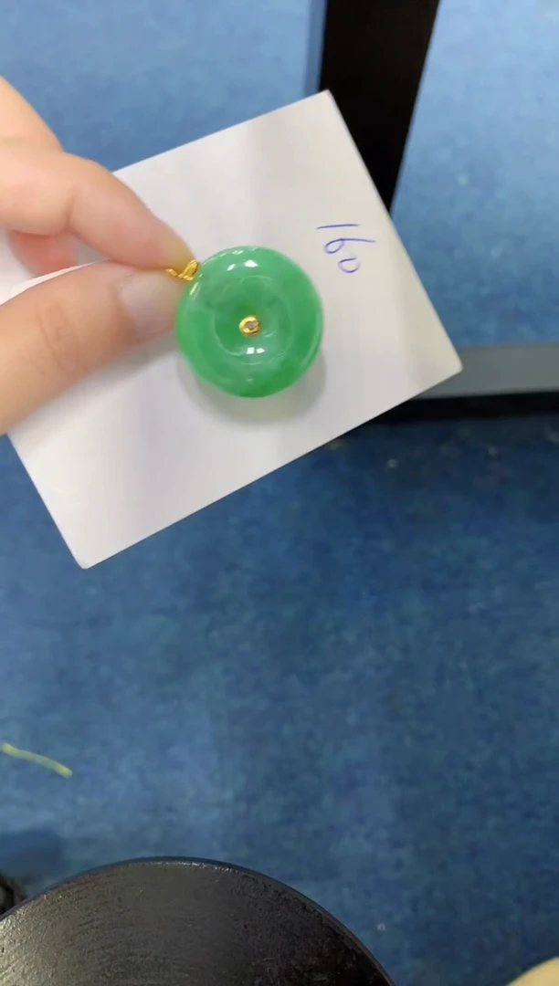 翡翠18K金镶嵌颈饰000000000