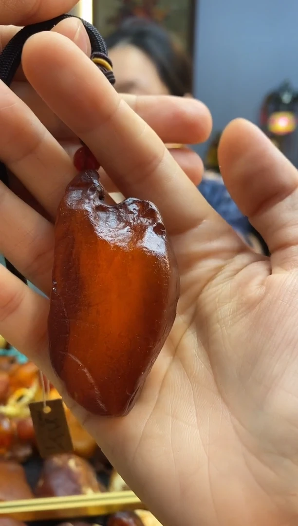 未镶嵌颈饰琥珀吊坠