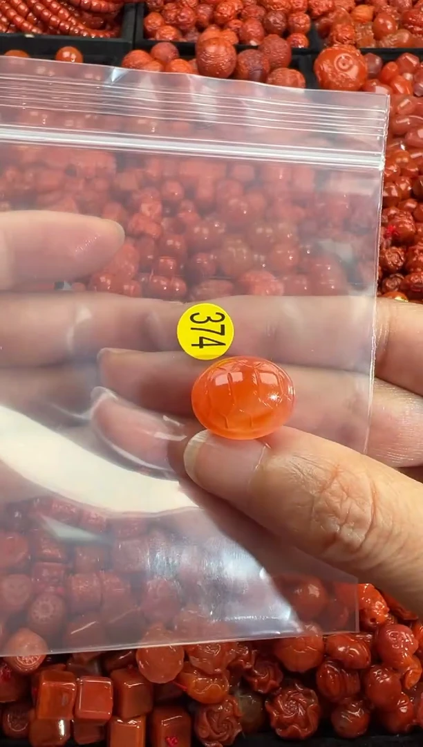 南红玛瑙未镶嵌颈饰1