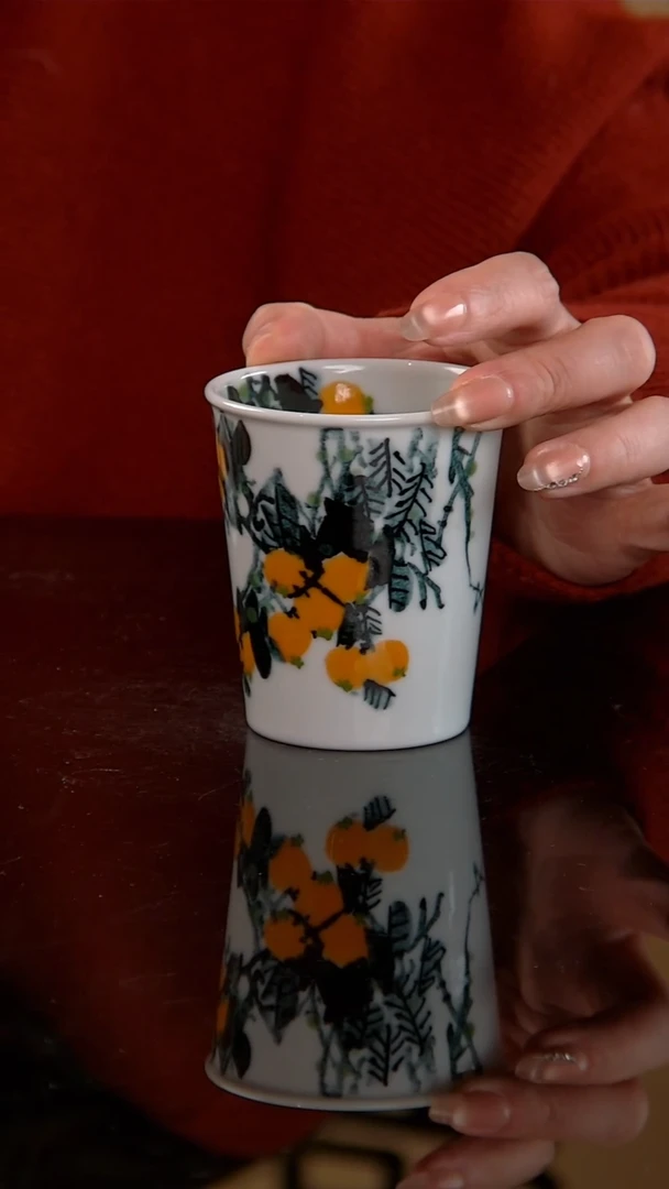李华手绘釉中五彩枇杷小可乐杯
