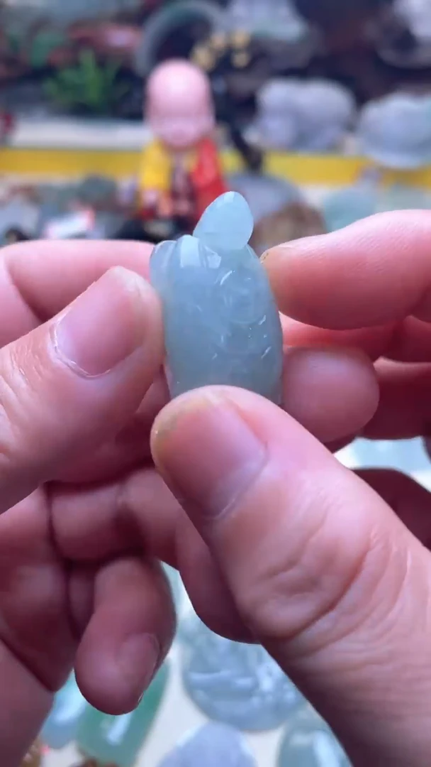 翡翠未镶嵌颈饰1