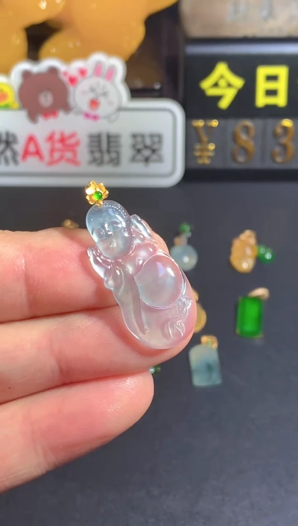 颈饰18K金镶嵌翡翠