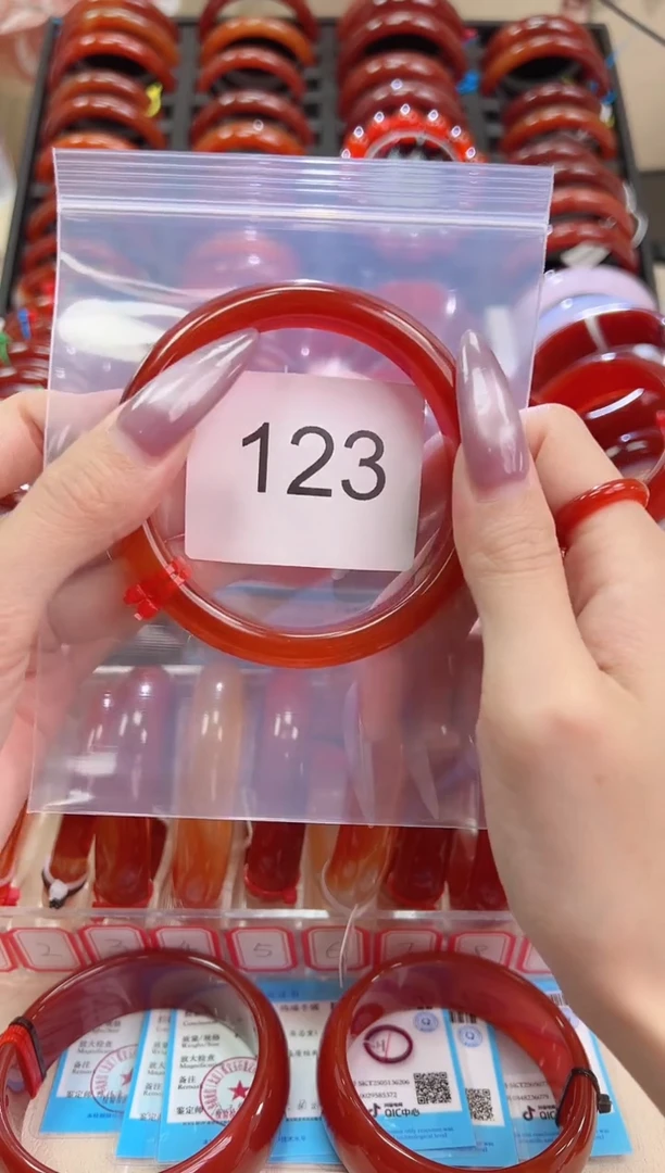 手镯玛瑙/玉髓未镶嵌62圈口*B123