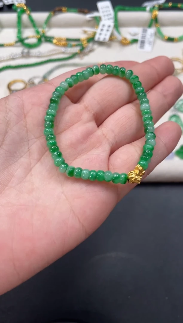 翡翠足金镶嵌套链一条   P415