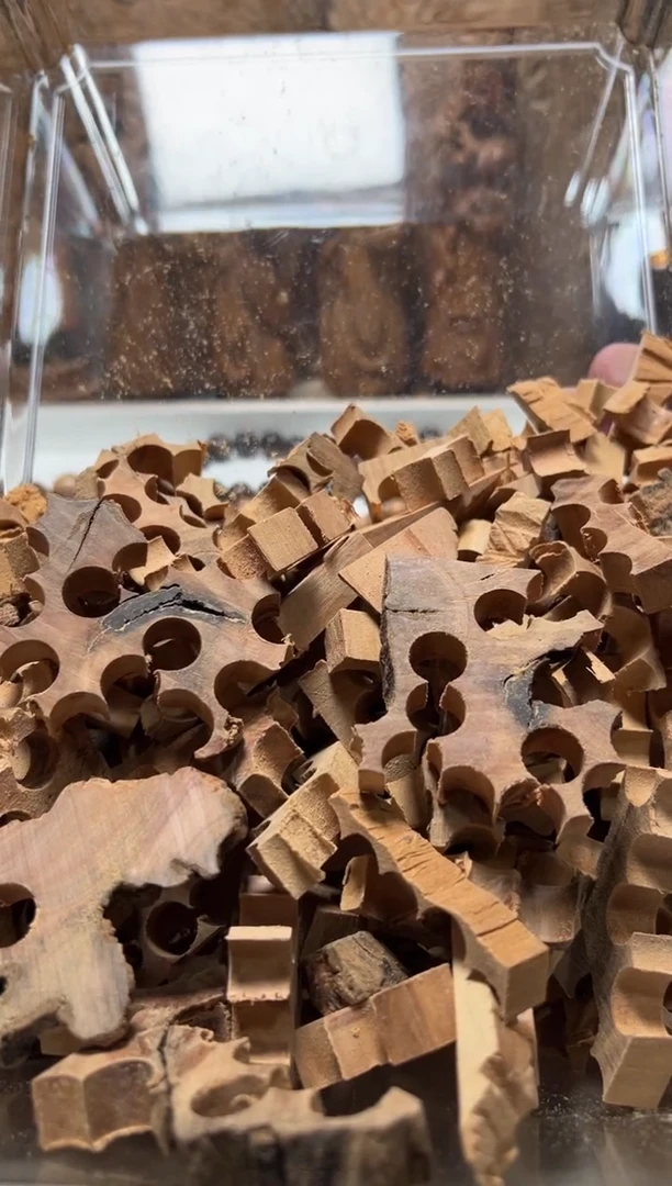 檀香木其他雕花老料碎料20克