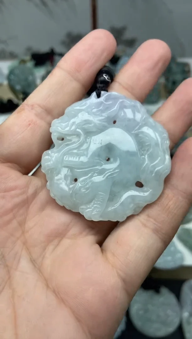 颈饰未镶嵌翡翠龙扣