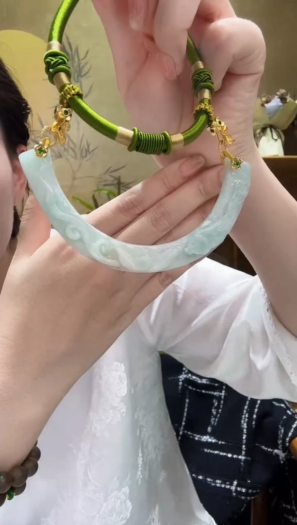 颈饰未镶嵌翡翠吊坠