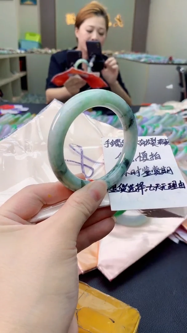 翡翠手镯未镶嵌0213700547