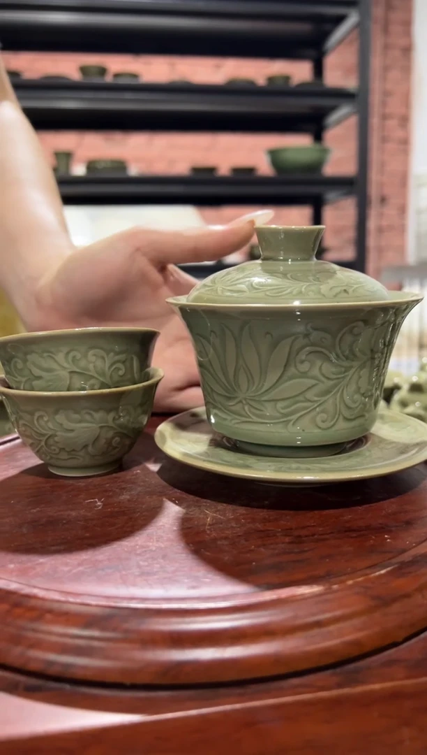 微瑕耀州窑青瓷莲纹三才盖碗+莲纹小杯2