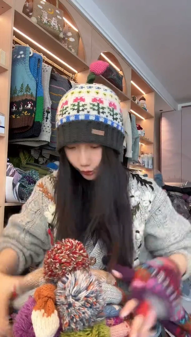 羊毛白色郁金香帽