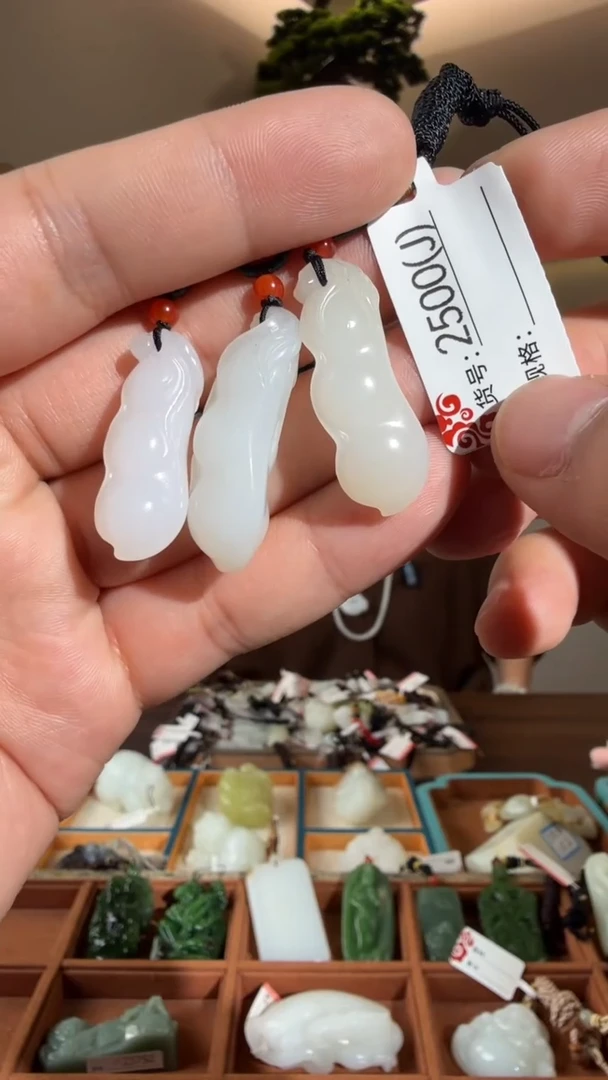 颈饰未镶嵌和田玉多样性发货，发其中一件J