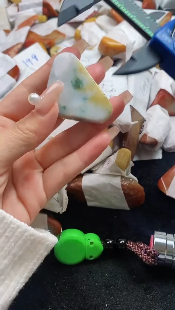 翡翠裸石翡翠挂件裸石