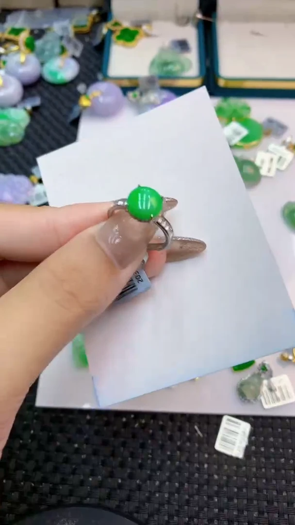 颈饰未镶嵌翡翠1