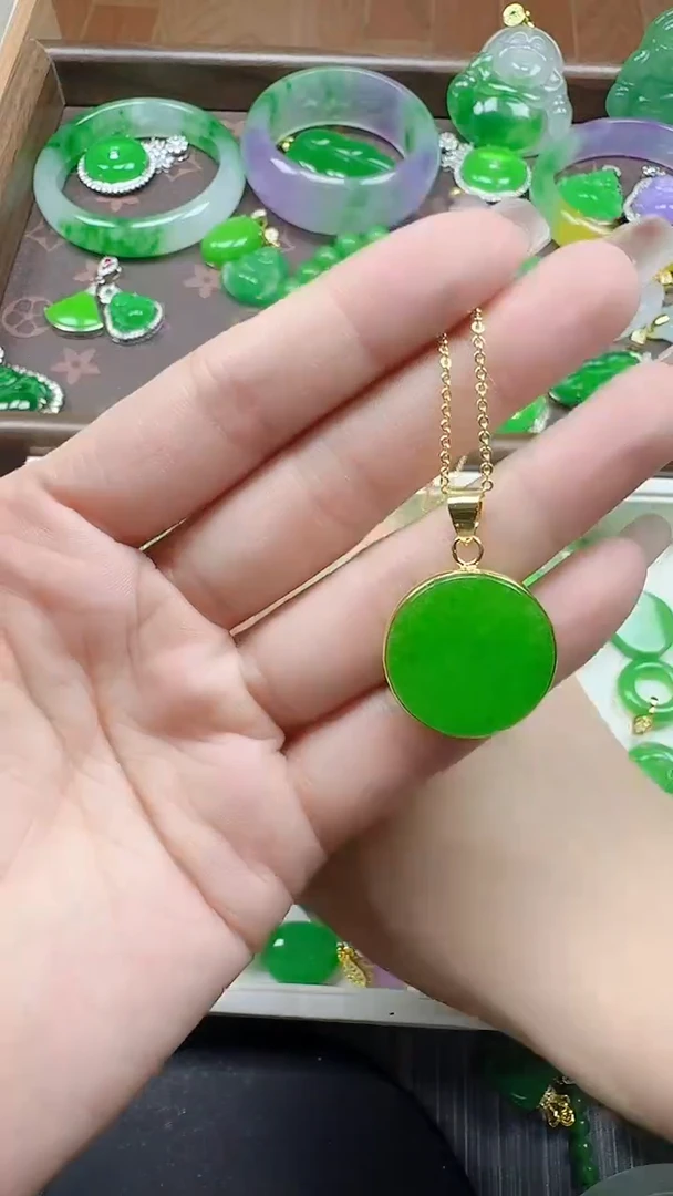 翡翠未镶嵌颈饰园牌包边大