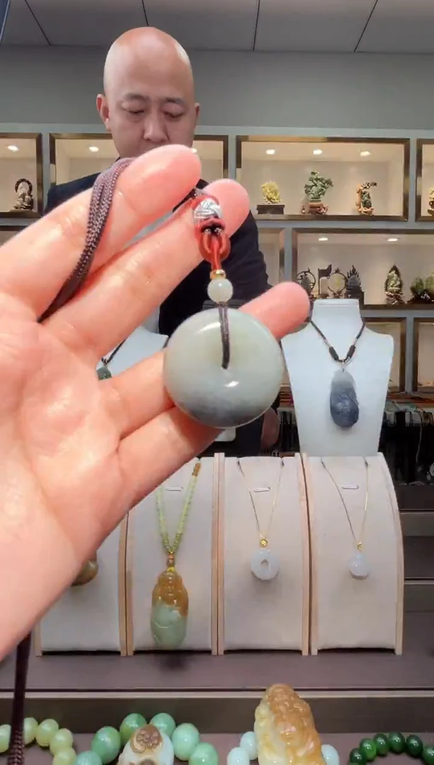 颈饰未镶嵌和田玉苏