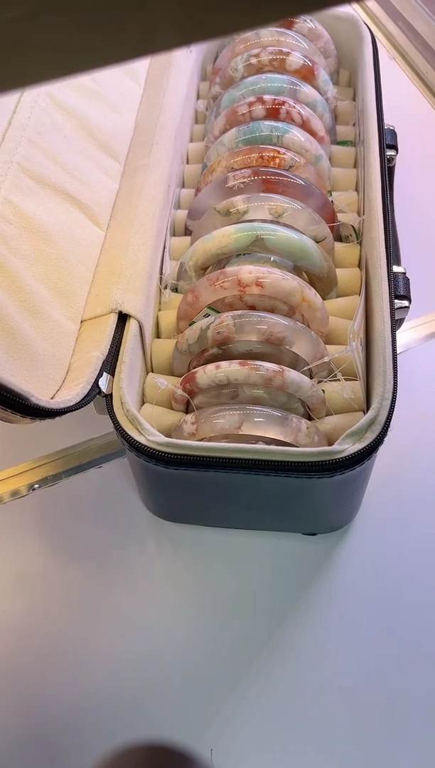 未镶嵌手镯石英质玉尘*丷圈口（赠品镯心）