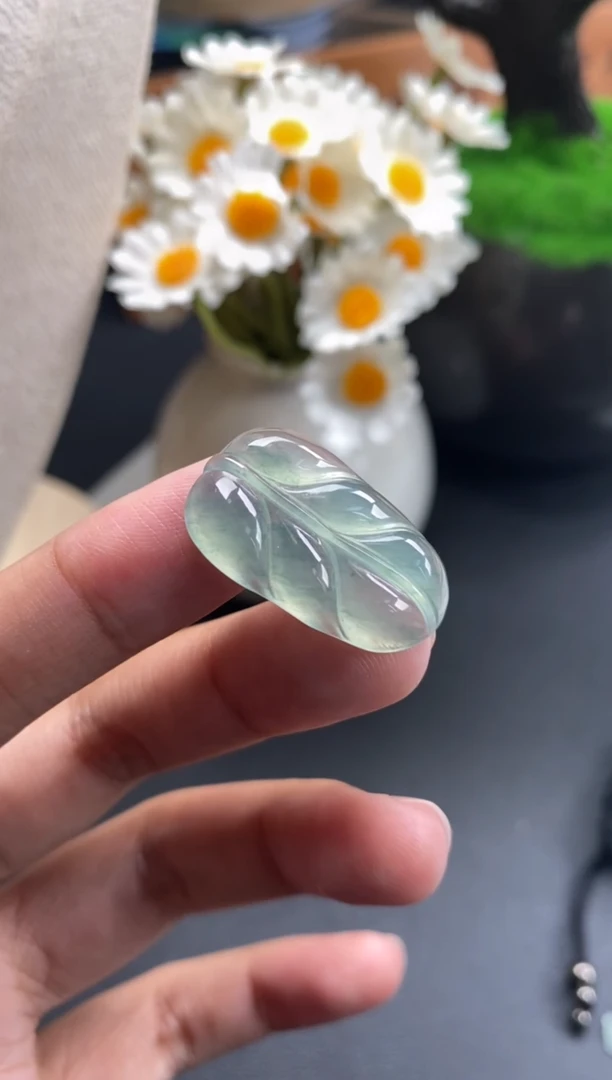 颈饰未镶嵌翡翠冰种叶子