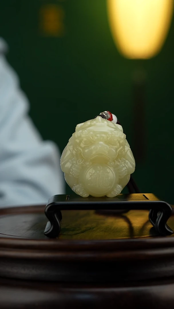 玉【貔貅抱球】天然玉石手把件